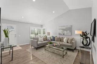 Photo #5: OC23226073 Listing 