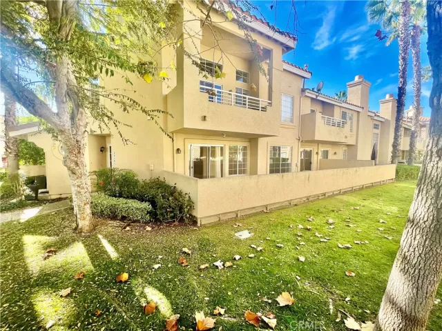 MLS: OC23226120 Condo For Sale