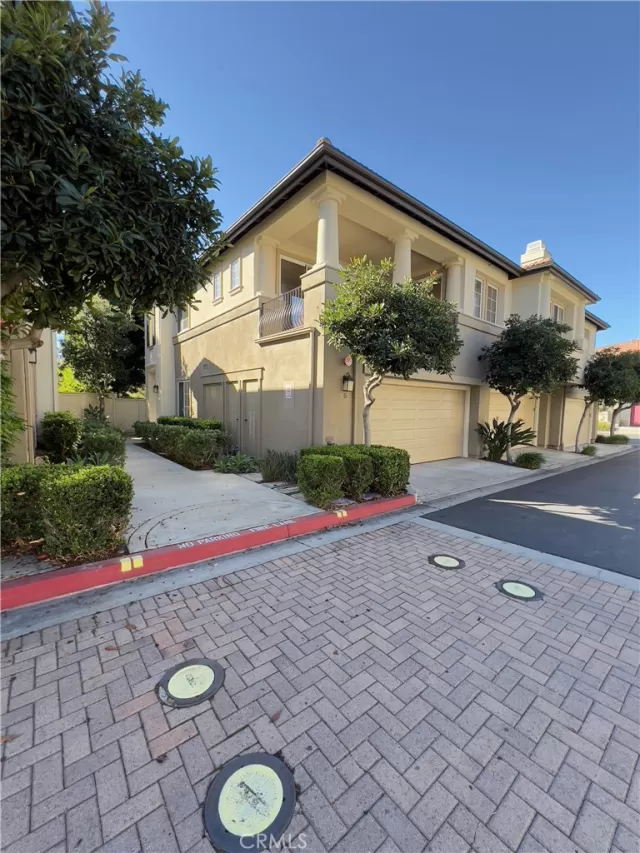 MLS: OC23226577 Condo For Sale