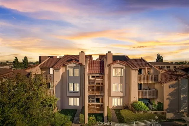 MLS: OC23226890 Condo For Sale