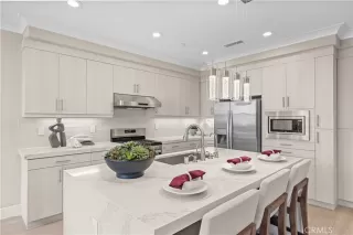 Photo #6: OC23227001 Listing