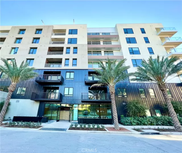 MLS: OC23227227 Condo For Sale