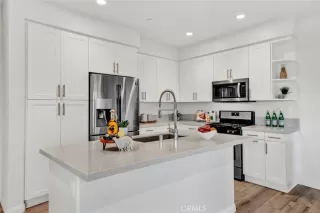 Photo #6: OC23227526 Listing 