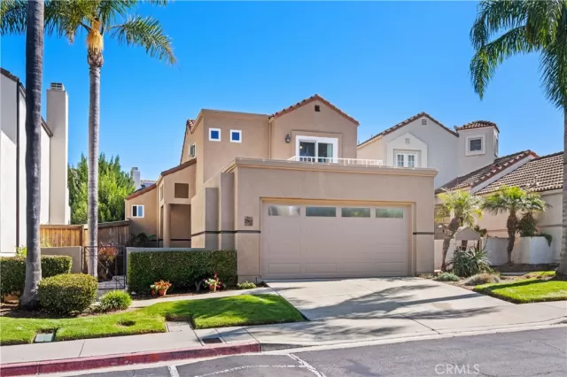 MLS: OC23227612 Condo For Sale