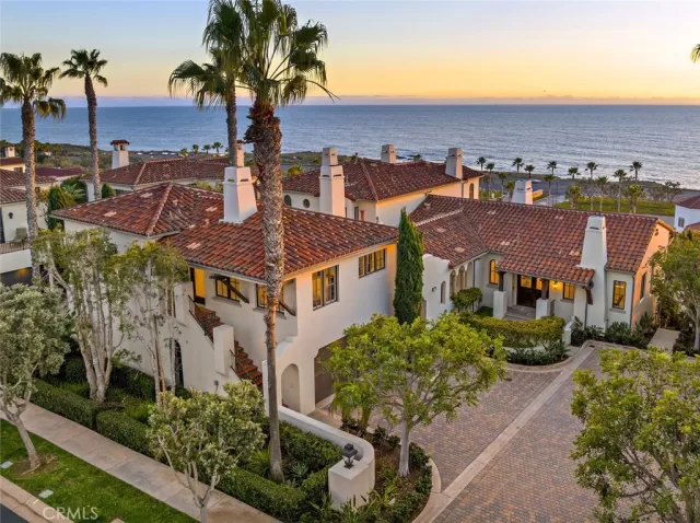 MLS: OC23228099 Condo For Sale