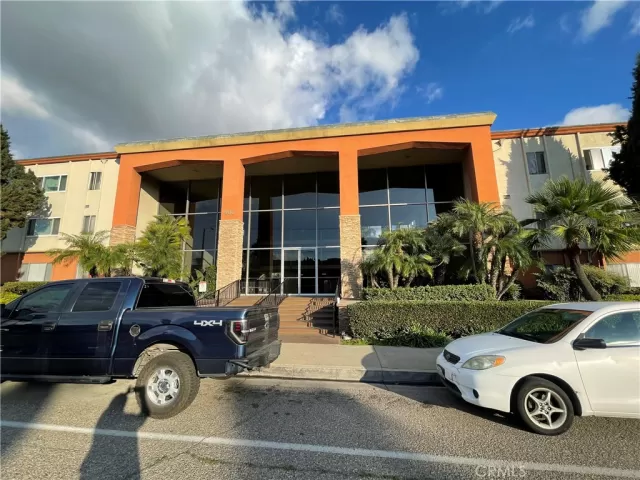 MLS: OC23228418 Condo For Sale