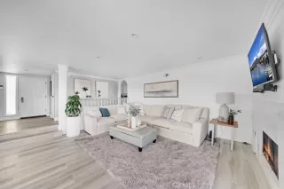 Photo #2: OC23228601 Listing