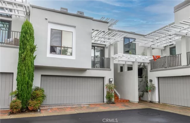 MLS: OC23229208 Condo For Sale