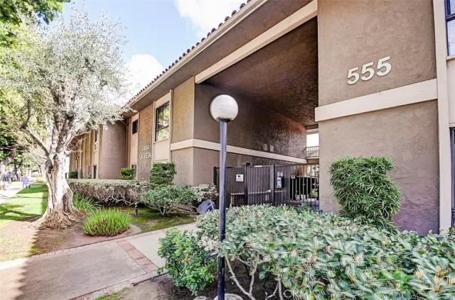 MLS: OC23229330 Condo For Sale