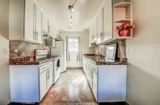 Photo #3: OC23229330 Listing