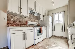 Photo #4: OC23229330 Listing