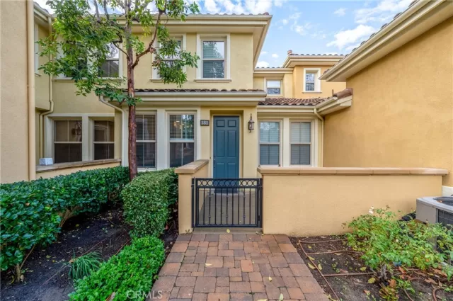 MLS: OC23229334 Condo For Sale