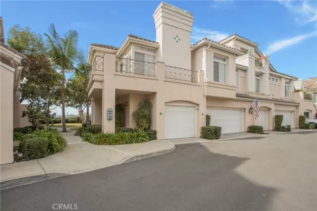 MLS: OC23229450 Condo For Sale