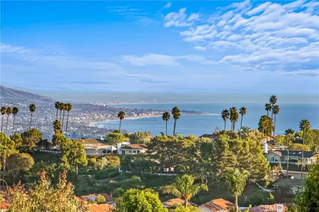 MLS: OC23229760 Condo For Sale