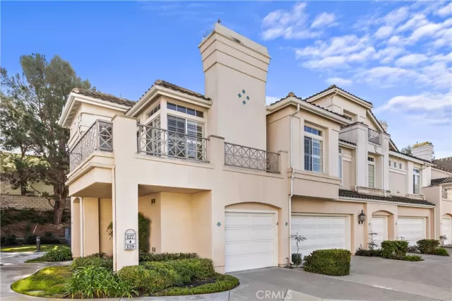 MLS: OC23230491 Condo For Sale