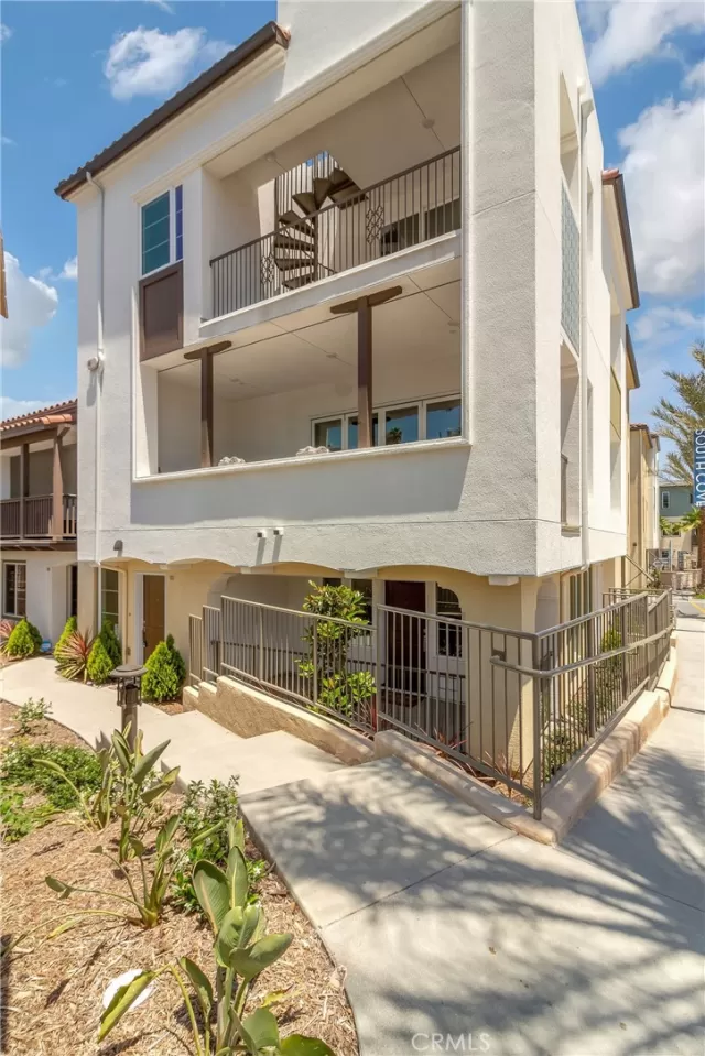 MLS: OC23231025 Condo For Sale