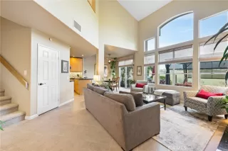 Photo #5: OC23231565 Listing