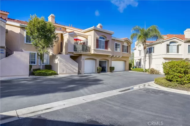 MLS: OC23231719 Condo For Sale