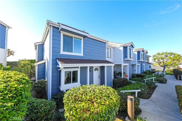 MLS: OC23231745 Condo For Sale