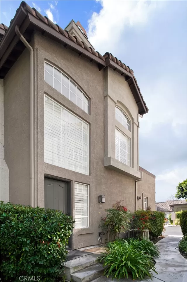 MLS: OC24000323 Condo For Sale