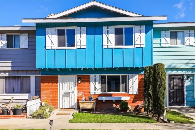 MLS: OC24001252 Condo For Sale