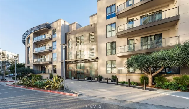 MLS: OC24003141 Condo For Sale