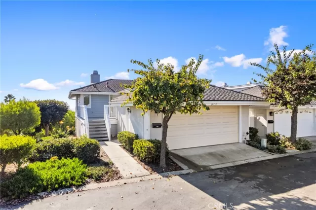 MLS: OC24003459 Condo For Sale