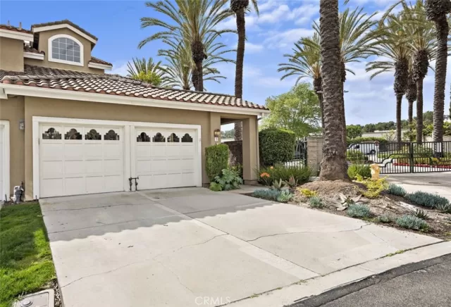 MLS: OC24004517 Condo For Sale