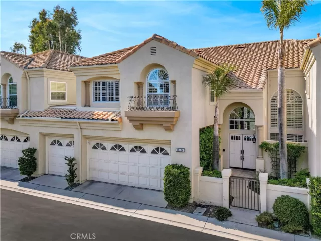 MLS: OC24006394 Condo For Sale