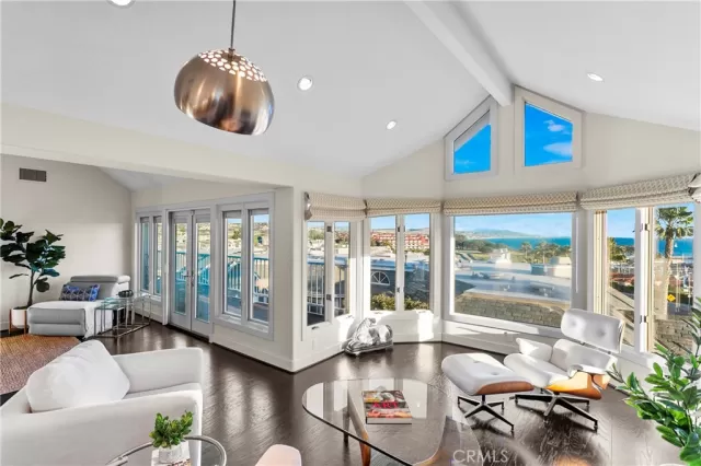 MLS: OC24008580 Condo For Sale