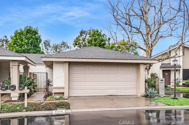 MLS: OC24009353 Condo For Sale