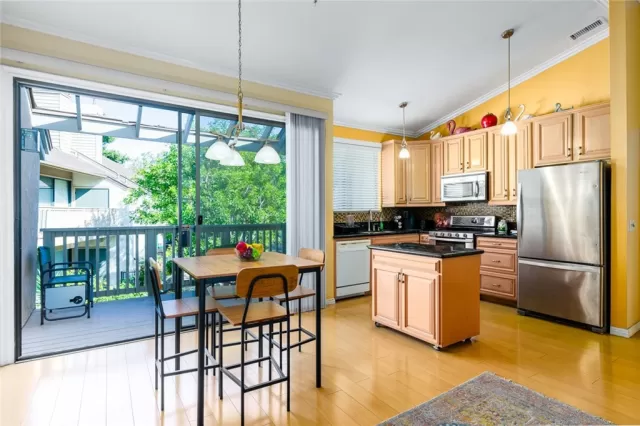 MLS: OC24009563 Condo For Sale