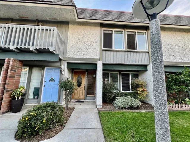 MLS: OC24010971 Condo For Sale