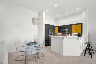 Photo #5: OC24011817 Listing 