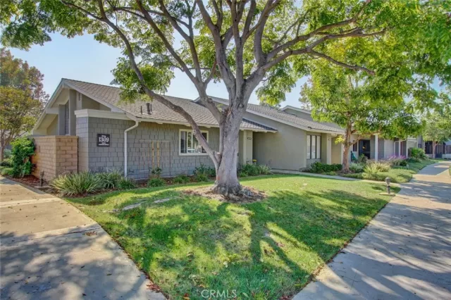 MLS: OC24013233 Condo For Sale