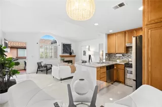 Photo #4: OC24013275 Listing 