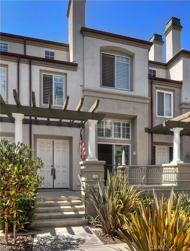 MLS: OC24014100 Condo For Sale