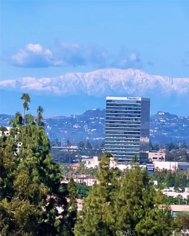 MLS: OC24014717 Condo For Sale