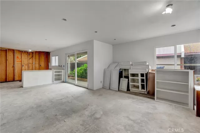 MLS: OC24014977 Condo For Sale