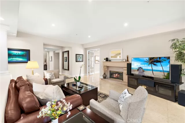 MLS: OC24014995 Condo For Sale