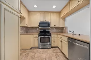 Photo #6: OC24015157 Listing 