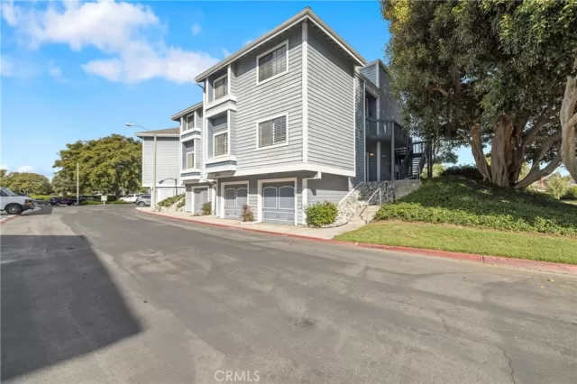 MLS: OC24015464 Condo For Sale