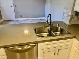 Photo #4: OC24015487 Listing