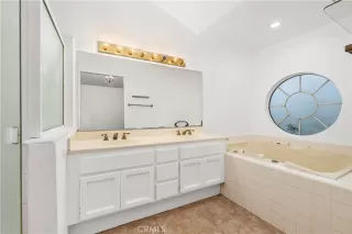 Photo #5: OC24015602 Listing