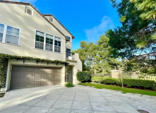 MLS: OC24016090 Condo For Sale