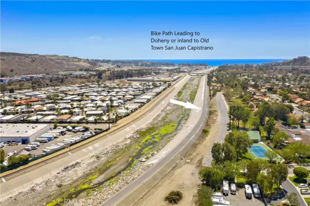 MLS: OC24016353 Condo For Sale