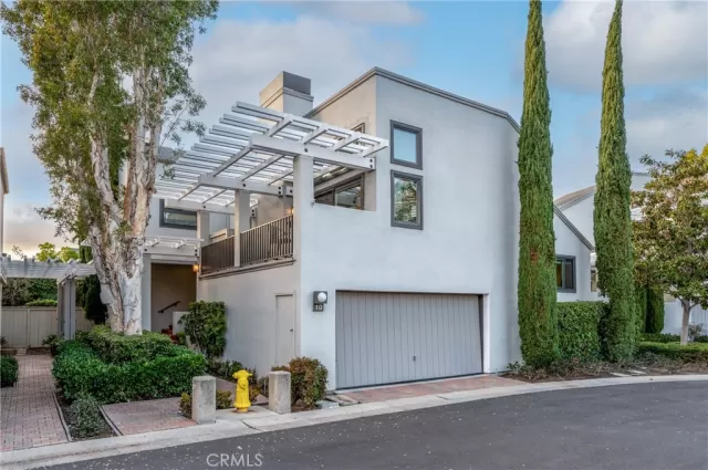 MLS: OC24016756 Condo For Sale