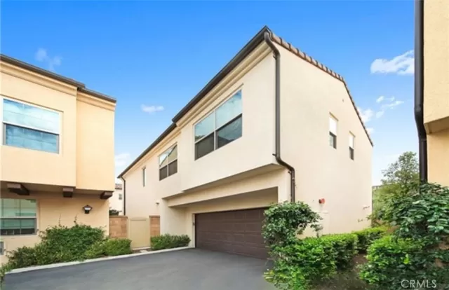 MLS: OC24016763 Condo For Sale