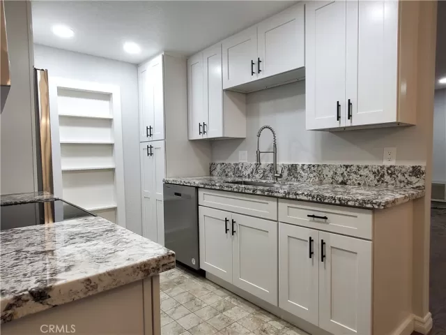 MLS: OC24016861 Condo For Sale