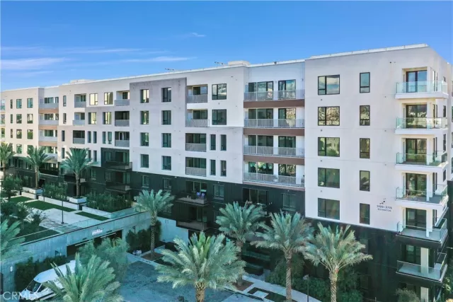 MLS: OC24016908 Condo For Sale